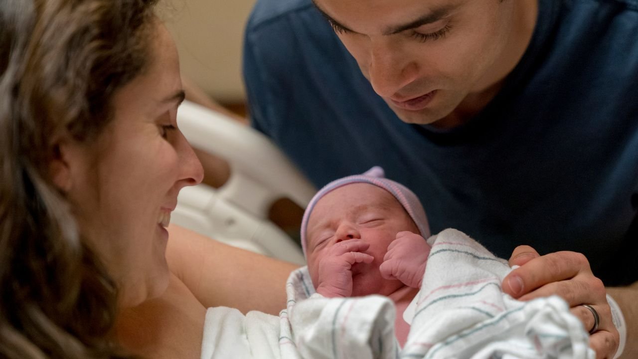 A importância do pai no pós-parto nos cuidados com a mãe e o bebê